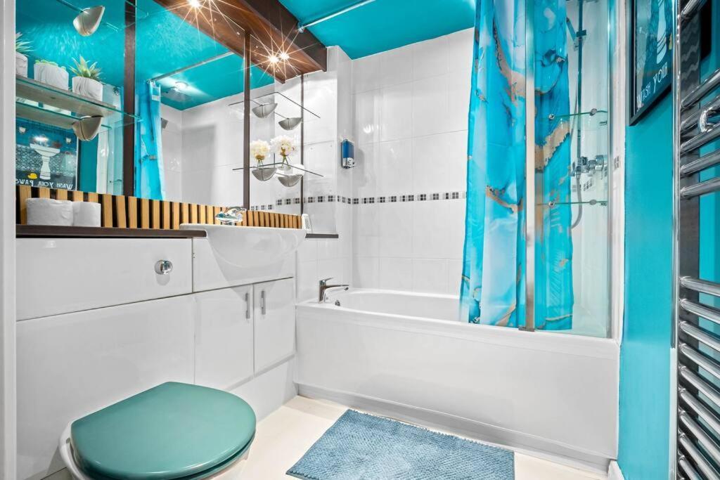 Top Floor City Centre Apartment - Sleeps 7 - 4 Beds - With Balcony And Parking - Smart Tv'S On Each Bedroom Wall - 5 Mins From Bullring, Selfridges, Moor Street Station - By Zena Stays Birmingham Eksteriør bilde